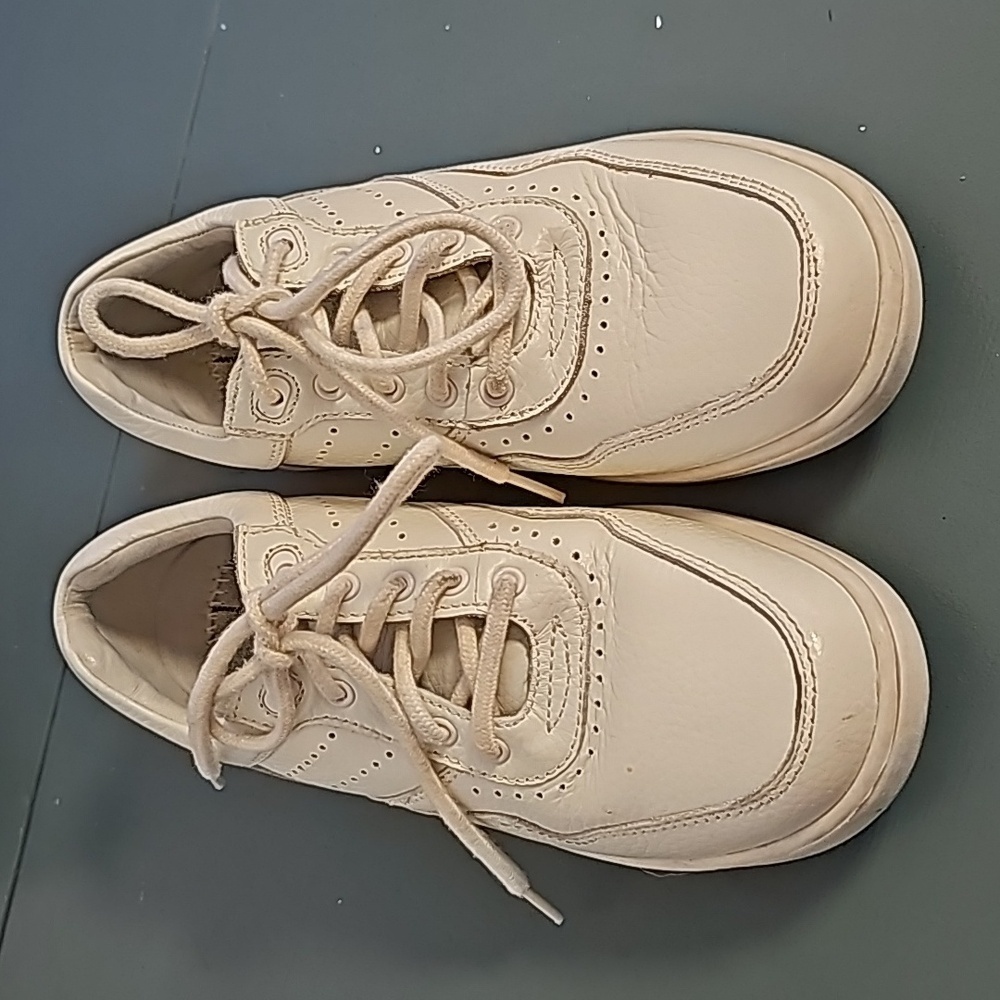 Dr. Comfort leather women's‎ walking Oxford shoe. Size 6.5. Very good condition